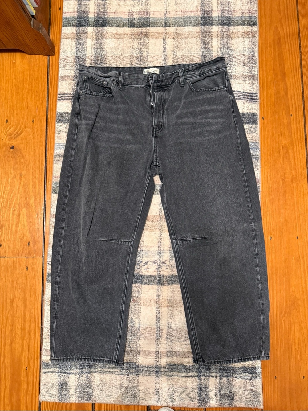 Madewell Women’s “The Darted Barrel Leg Jean” in Olenda Wash (Black/Grey) 32